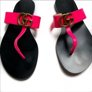 Gucci Marmont Thong Sandals in Fuchsia Pink